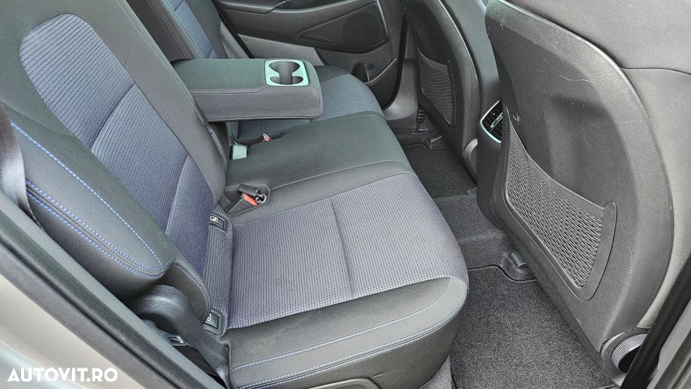 Hyundai Tucson 2.0 CRDI 4WD Automatik Style - 27