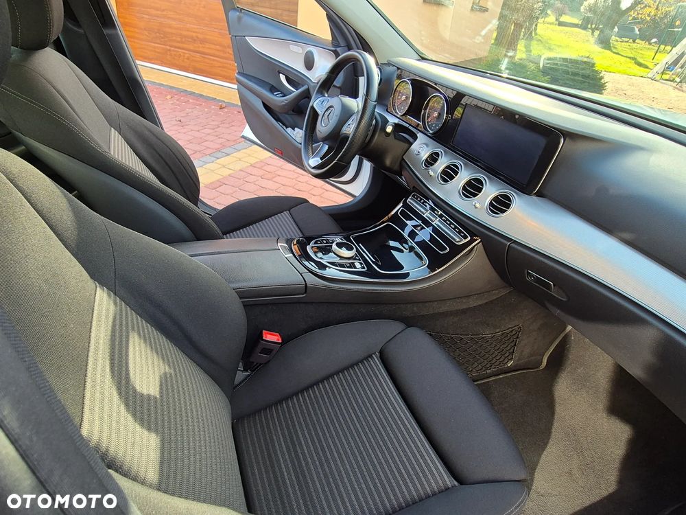 Mercedes-Benz Klasa E 220 d 4-Matic 9G-TRONIC - 6