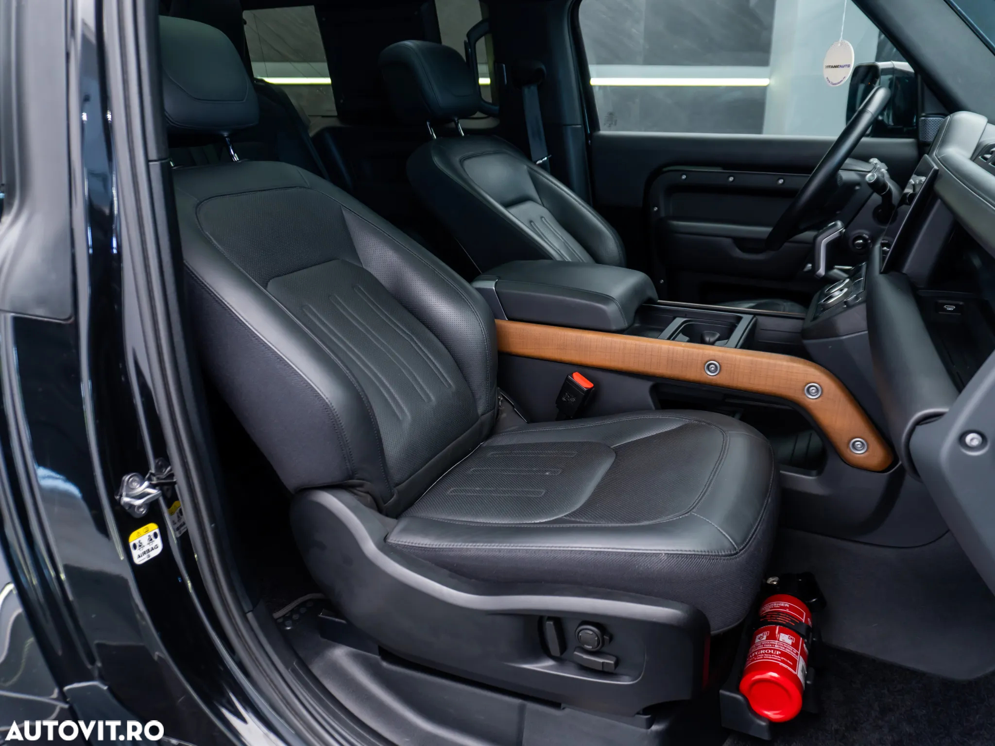 Land Rover Defender 90 3.0 P400 MHEV - 8