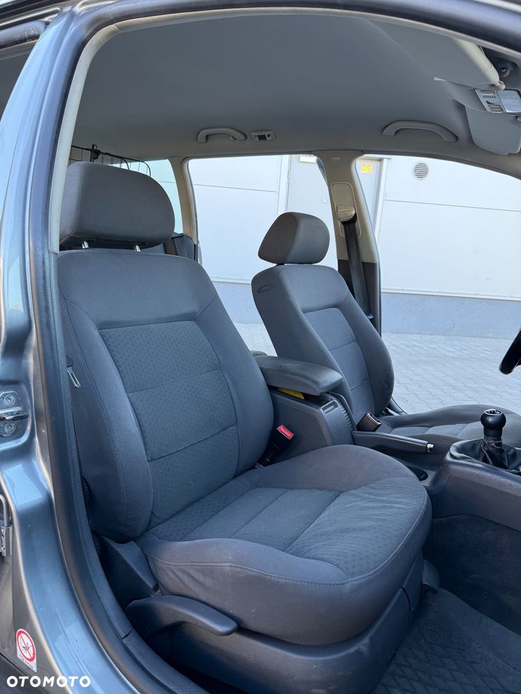 Volkswagen Passat 1.9 TDI Highline - 18