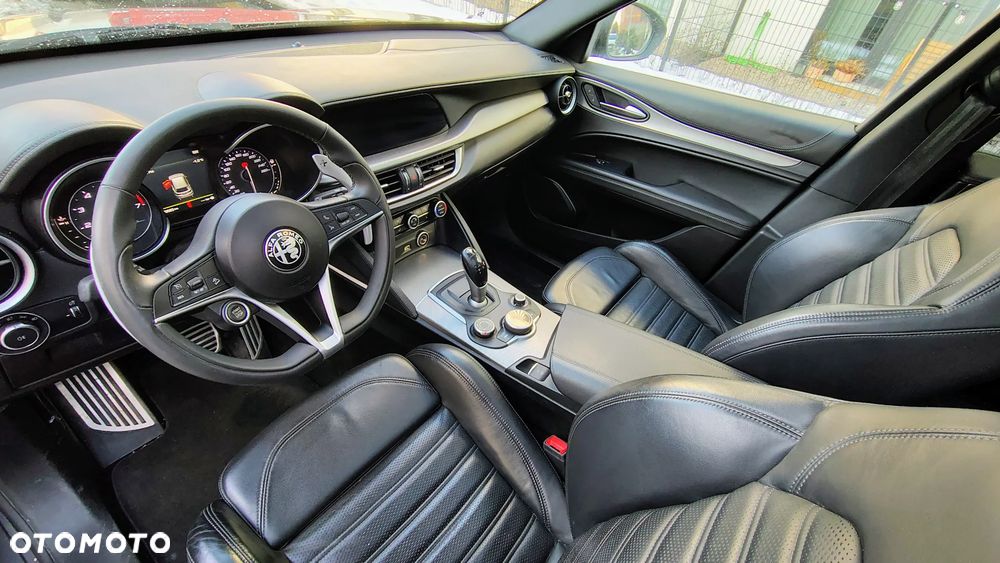 Alfa Romeo Stelvio - 8