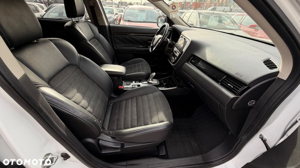 Mitsubishi Outlander 2.4 4WD Diamant+ - 8