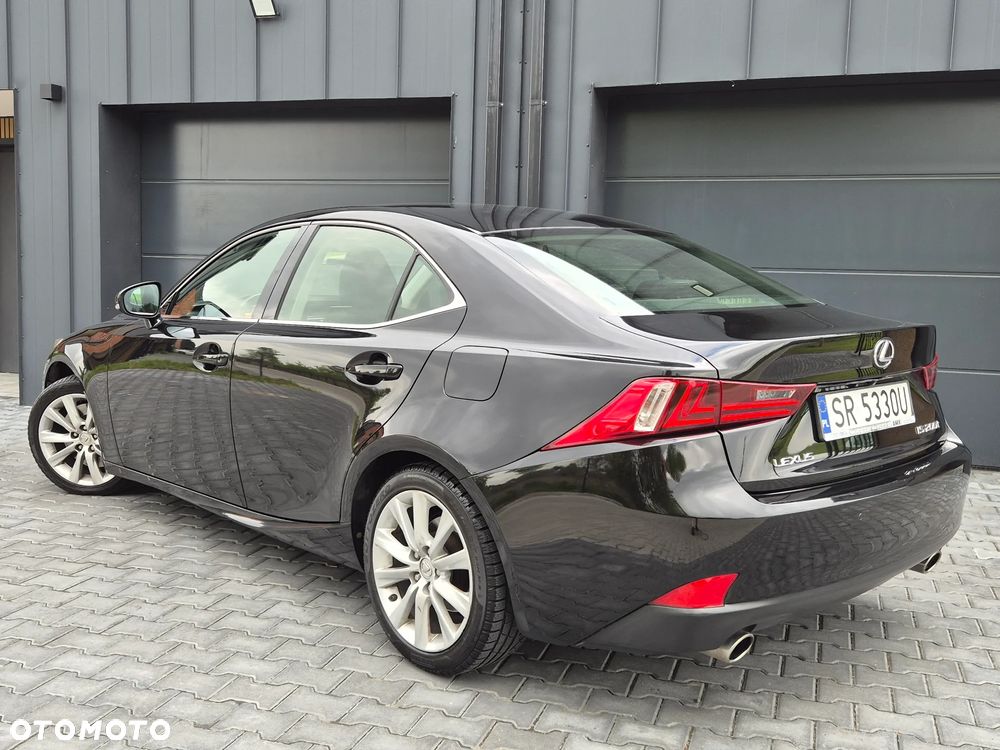 Lexus IS - 32