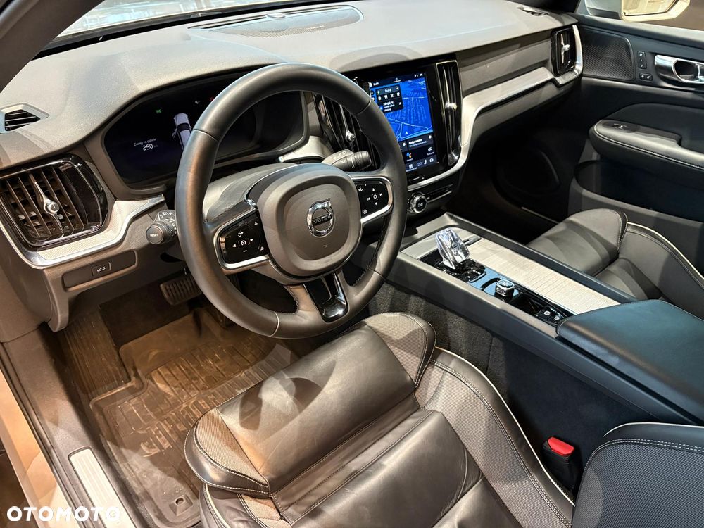 Volvo V60 B5 B AWD Plus Bright - 11