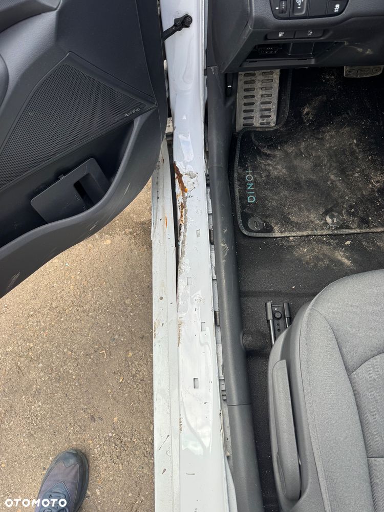 Hyundai IONIQ Premium - 28