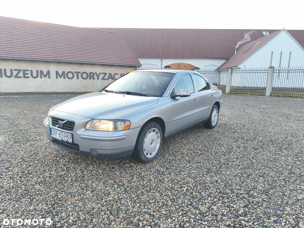 Volvo S60 2.4 Momentum - 1
