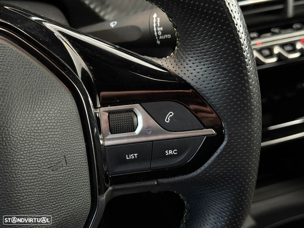 Peugeot e-208 GT - 14