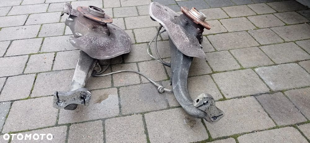 Audi A4 B8 A5 zwrotnica prawa  2.0 TDI - 2