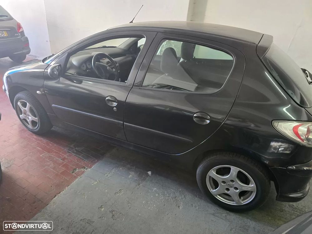 Peugeot 206 1.1 Color Line - 4