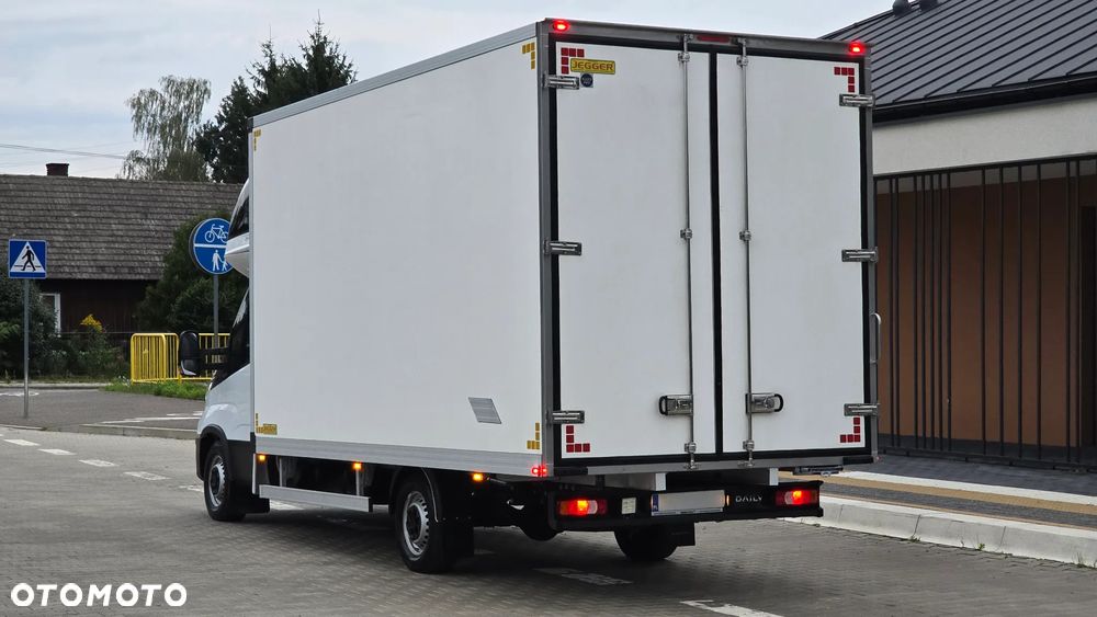 Iveco ❗️❗️DAILY 3.0 180KM 35S18 ❗️❗️ZABUDOWA JEGGER 10 PALET / KONTENER 5M / PODUSZKI PNEUMATYCZNE / SKRZYNIA MANUALNA / NAWIGACJA / TEMPOMAT ADAPTACYJNY / KABINA SYPIALNIANA / LEKKI KONTENER / WERSJA WZMOCNIONA / SALON POLSKA / FULL LED / RAMA / MAKSYMALNA OPCJA WYPOSAŻENIA❗❗ STAN - JAK NOWY ❗️ - 4