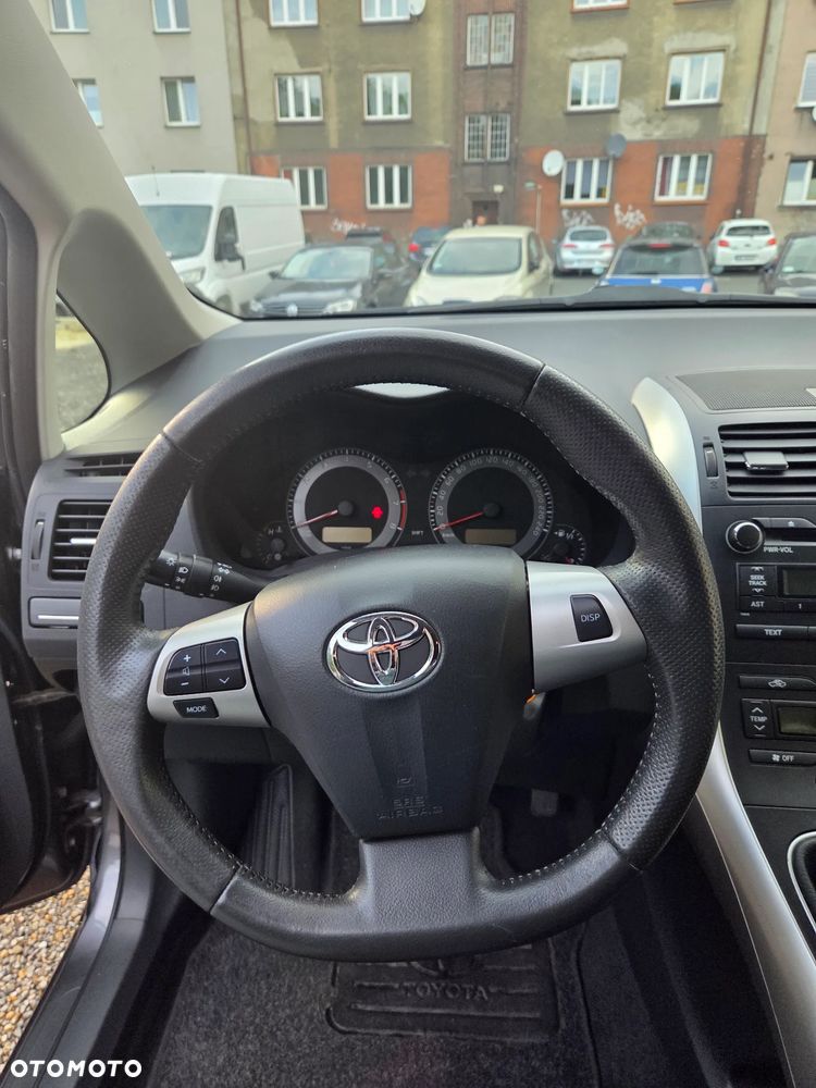 Toyota Auris 1.6 Valvematic Executive - 16