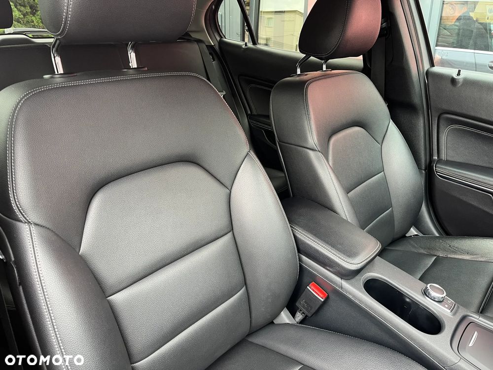 Mercedes-Benz GLA 200 7G-DCT UrbanStyle Edition - 16