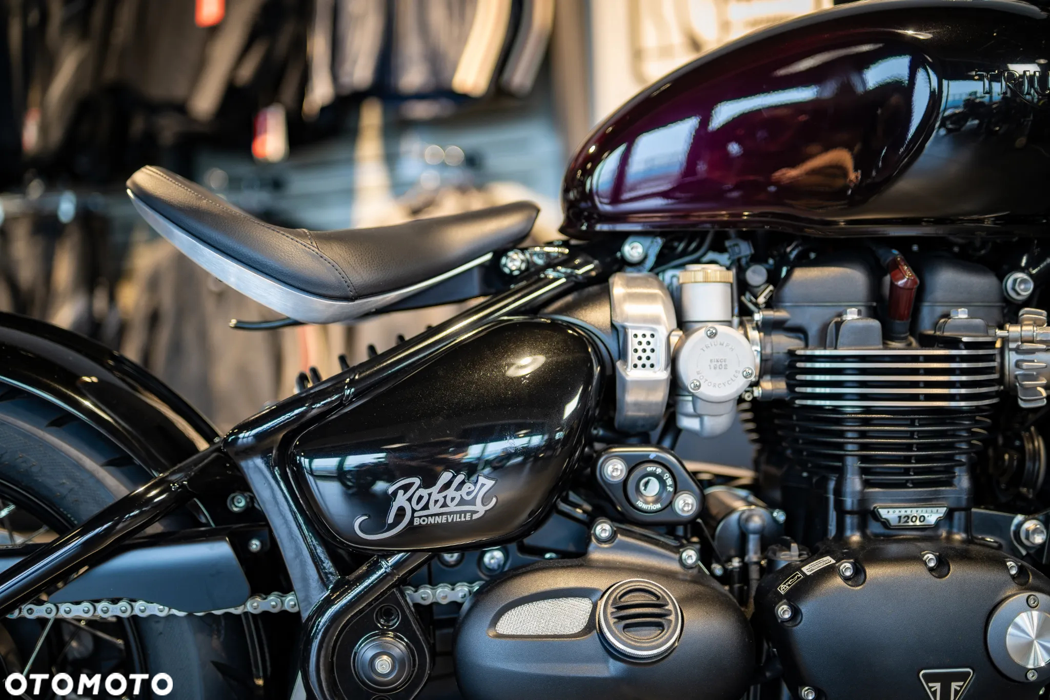 Triumph Bonneville Bobber - 14