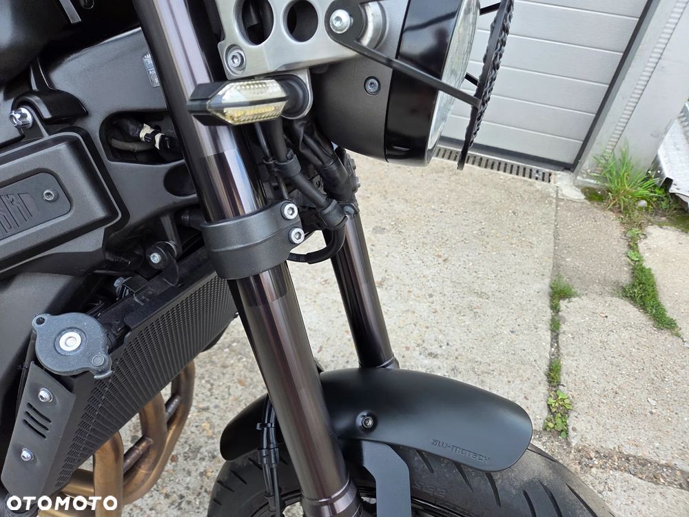 Yamaha XSR - 11