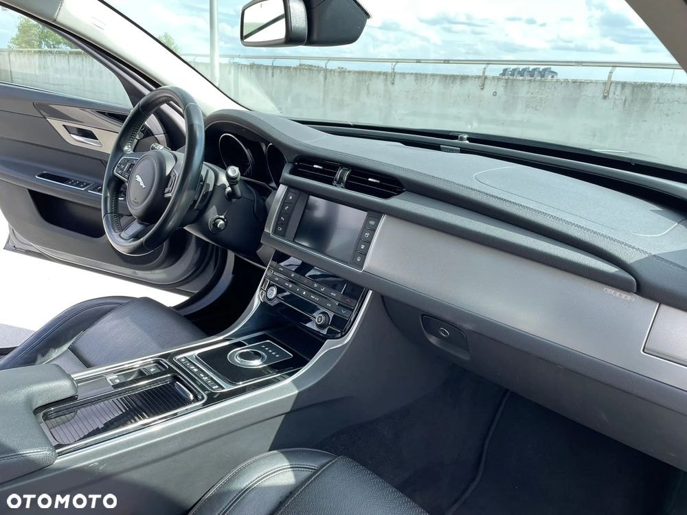 Jaguar XF 20d Prestige - 10