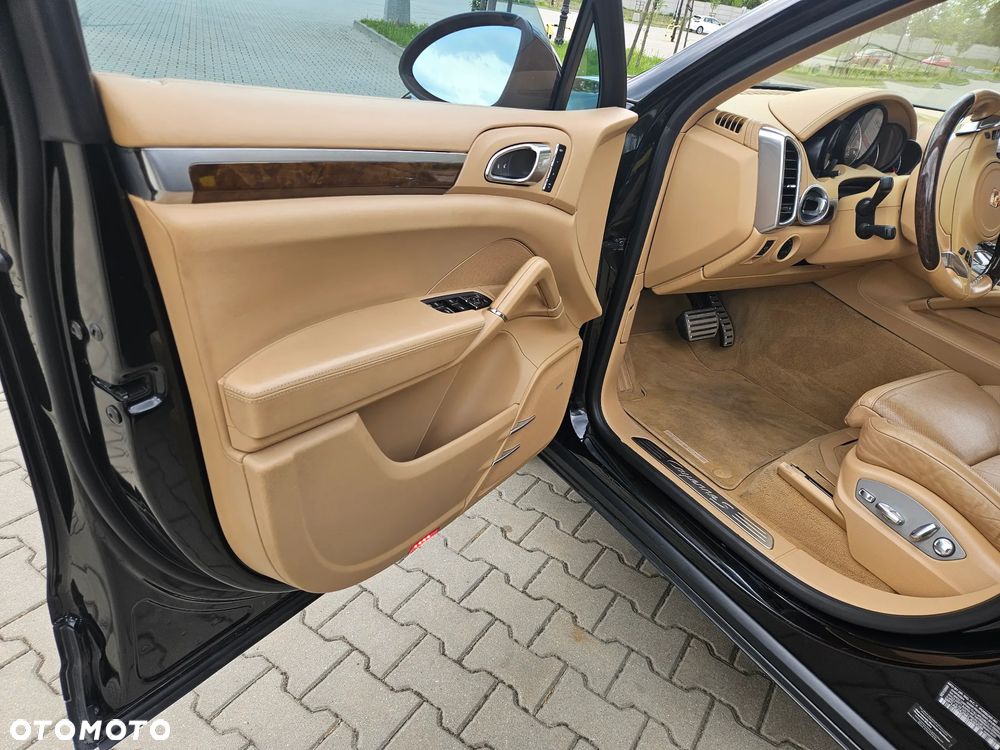 Porsche Cayenne - 25