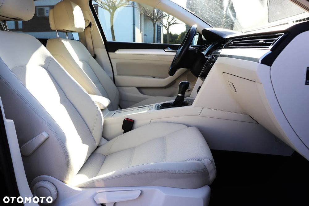 Volkswagen Passat 2.0 TDI SCR DSG Comfortline - 22
