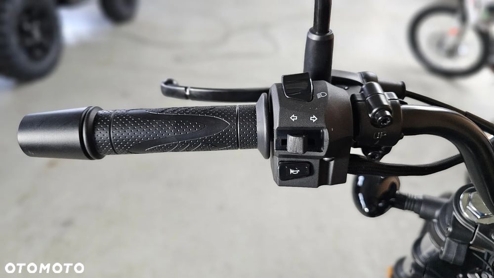 QJMOTOR SRV 125 - 11