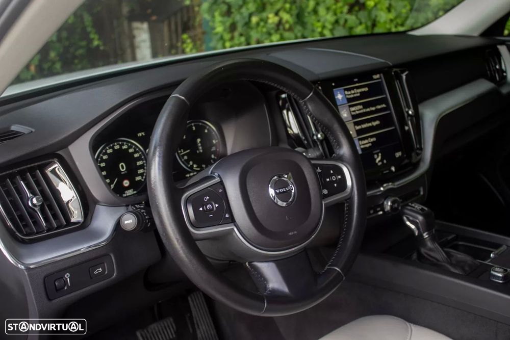 Volvo XC 60 2.0 D4 Momentum AWD Geartronic - 11