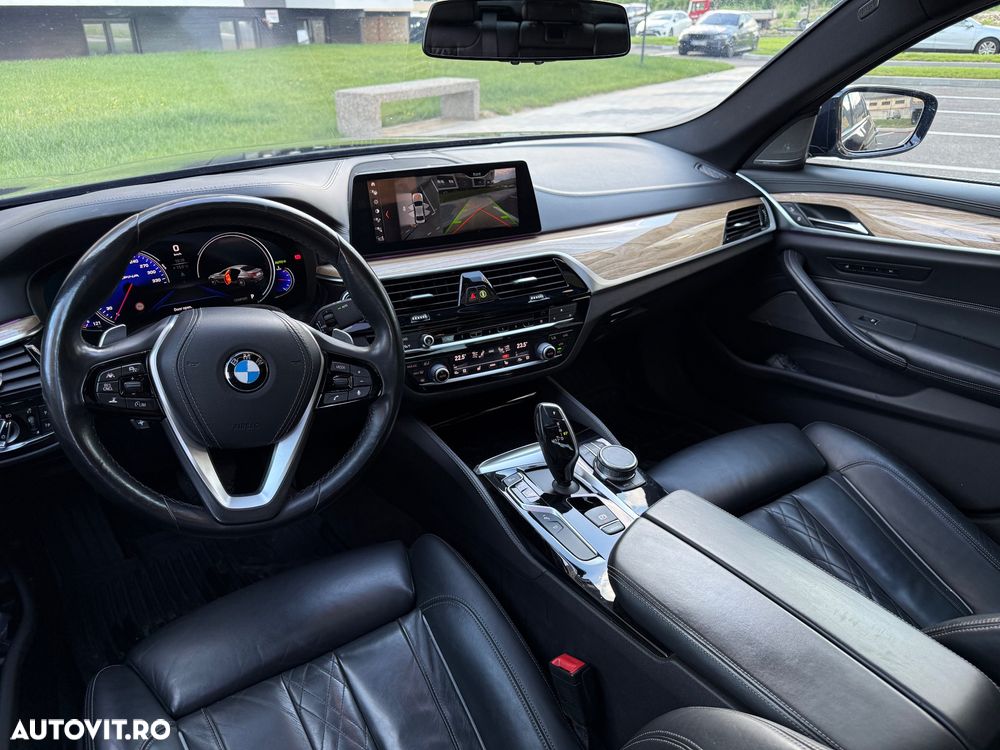 BMW Seria 5 540i xDrive AT - 11