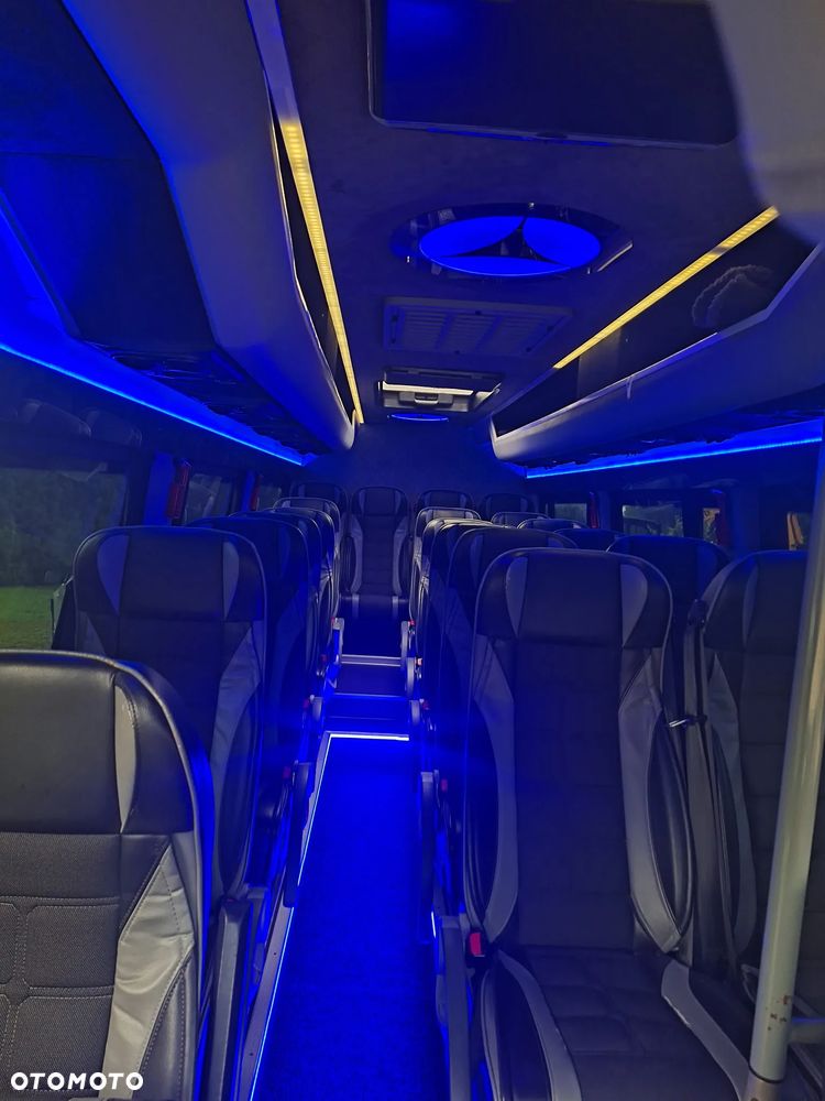 Mercedes-Benz Sprinter - 16