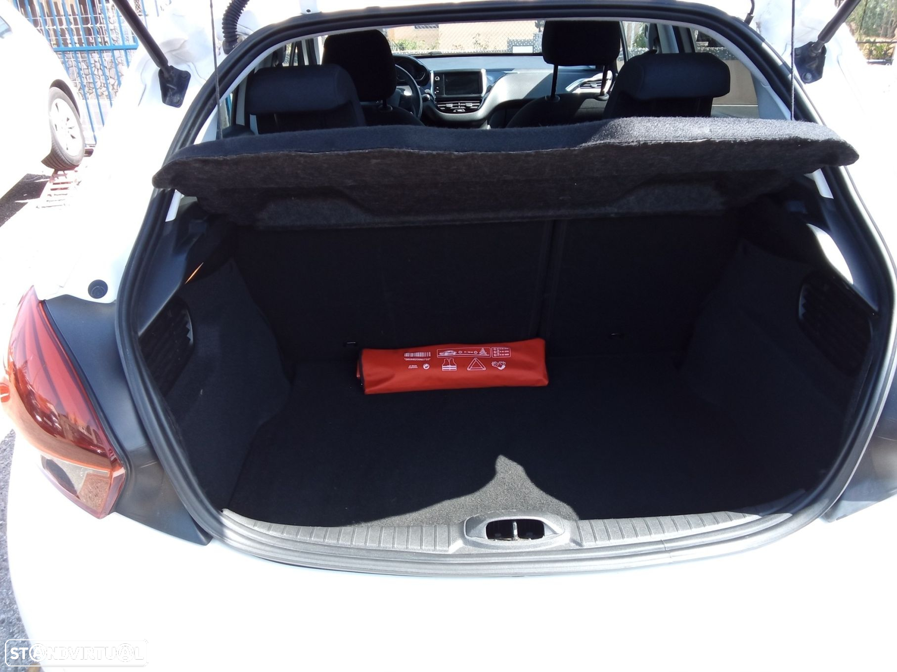Peugeot 208 1.2 PureTech Signature - 11