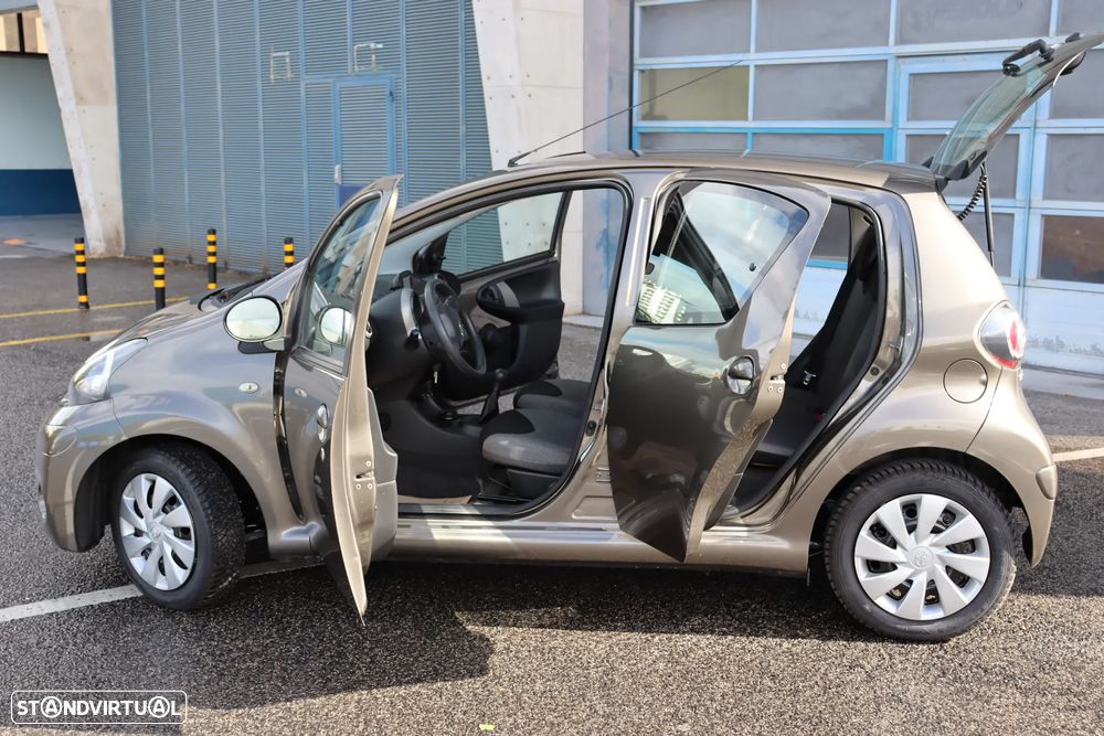 Toyota Aygo Connect - 42