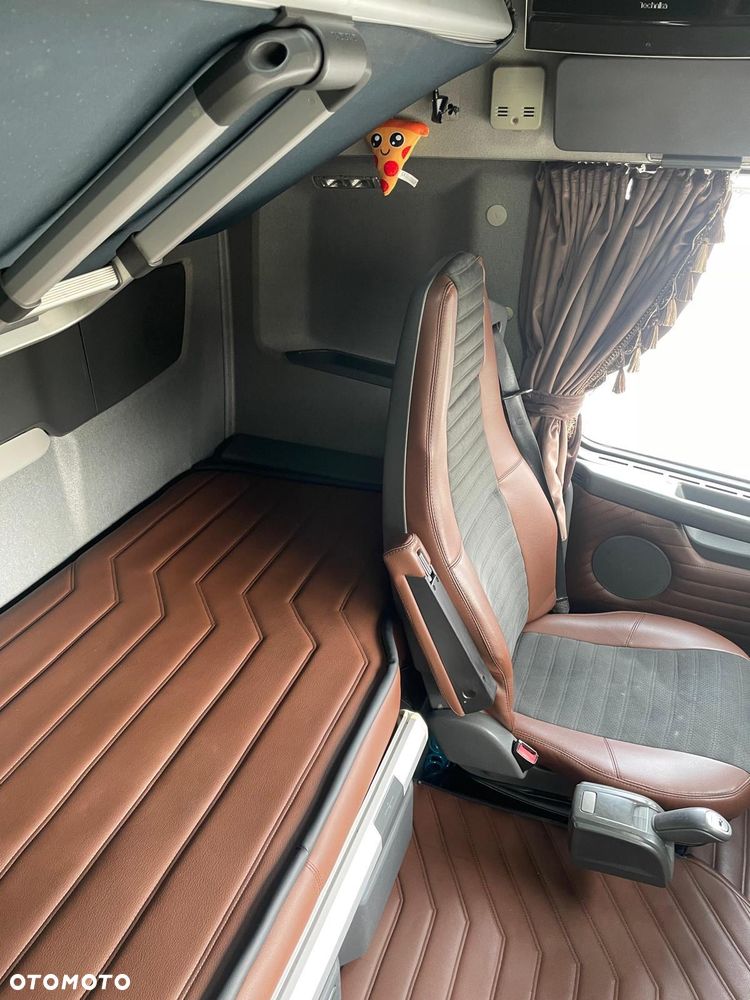Volvo FH420 GLOB XXL AUTOMAT SPOJLERY KLIMA WEBASTO SKÓRA XENONY LEDY 2xALUTANK LODÓWKA LOW DECK MEGA EURO 5 EEV 2011r ŁADNY - 6