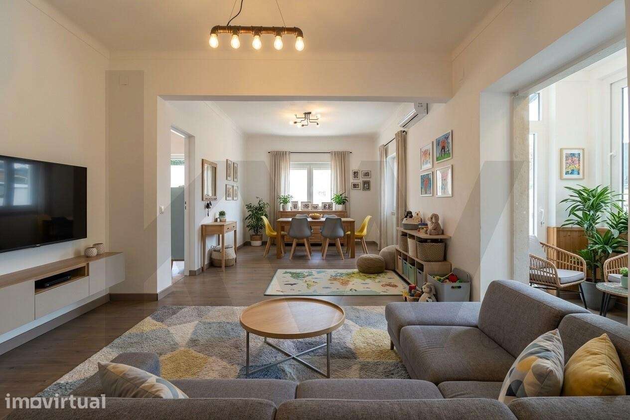 Elegante Moradia T4+2 Remodelada com Jardim e Luz Natural em Cascais - Grande imagem: 3/54