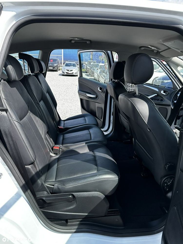Ford S-Max - 11