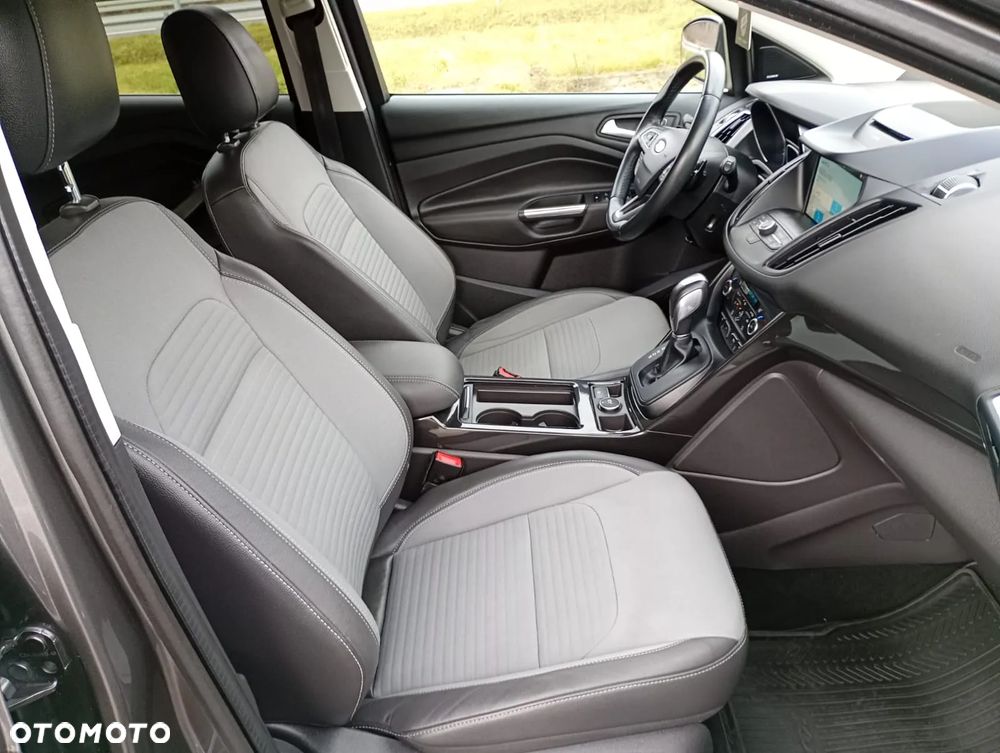 Ford Kuga 2.0 TDCi 4x4 Titanium - 27