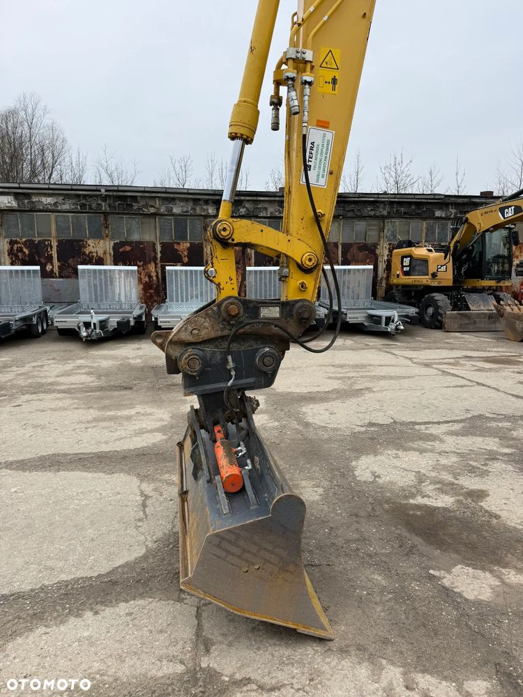 Komatsu PW 148 -11 - 12