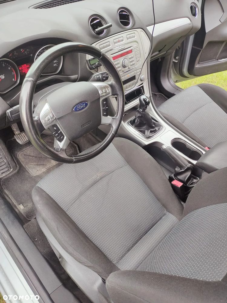 Ford Mondeo 2.0 Ambiente - 6