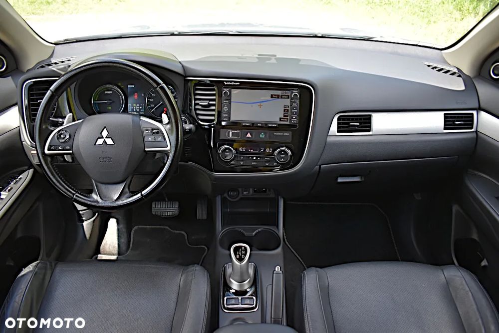 Mitsubishi Outlander 2.0 4WD Plug-In Hybrid Top - 5