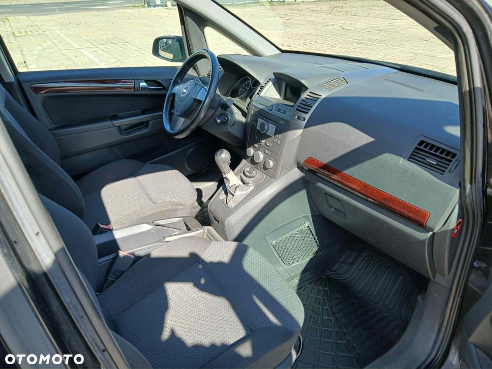 Opel Zafira 2.2 - 7