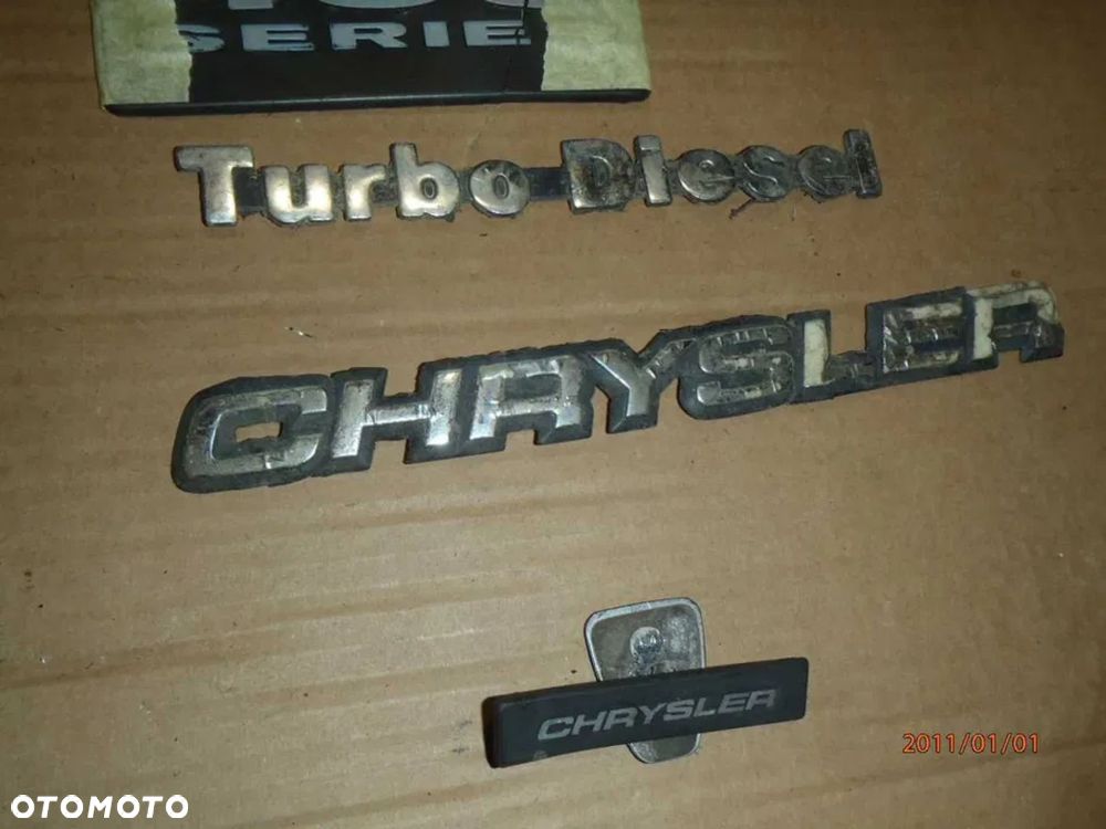 logo emblemat z maski napis voyager chrysler turbo diesel 92r - 7