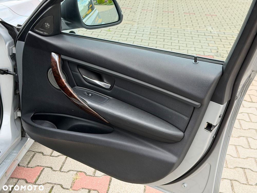 BMW Seria 3 320d Blue Performance Luxury Line - 30