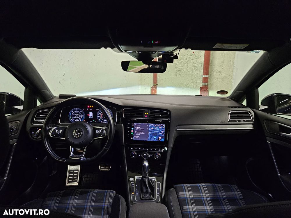 Volkswagen Golf GTE - 12