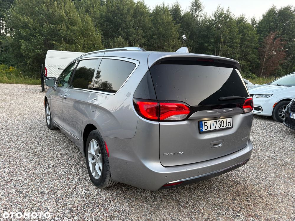 Chrysler Pacifica - 6