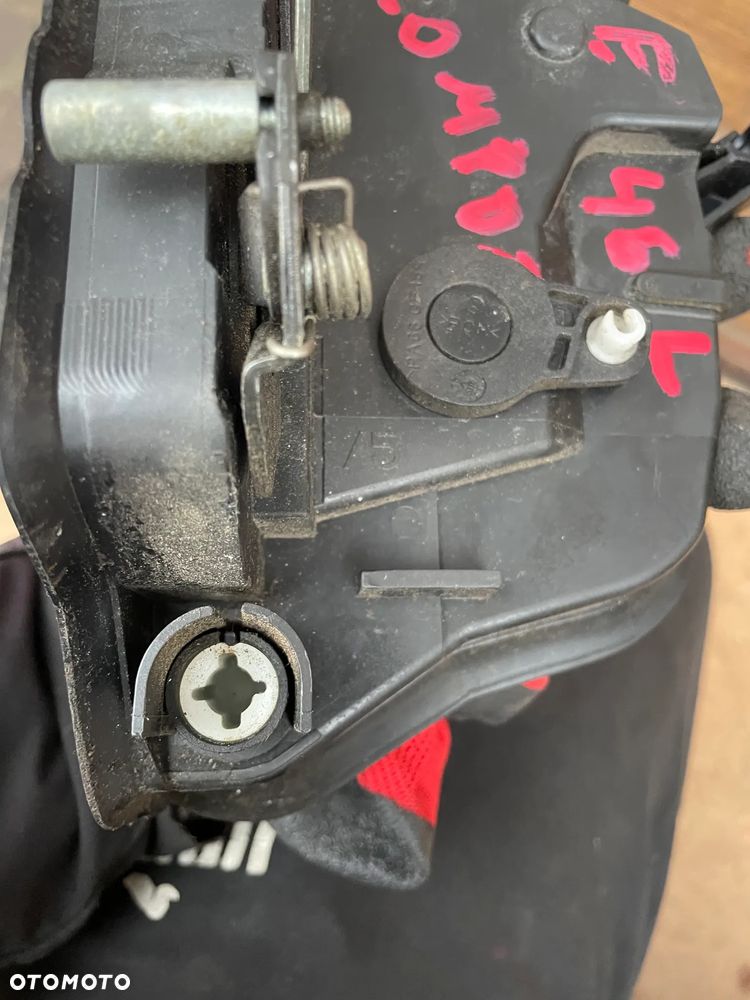 BMW E46 Compact zamek z drzwi lewy przód przedni 7 PIN EU 8253431 - 7