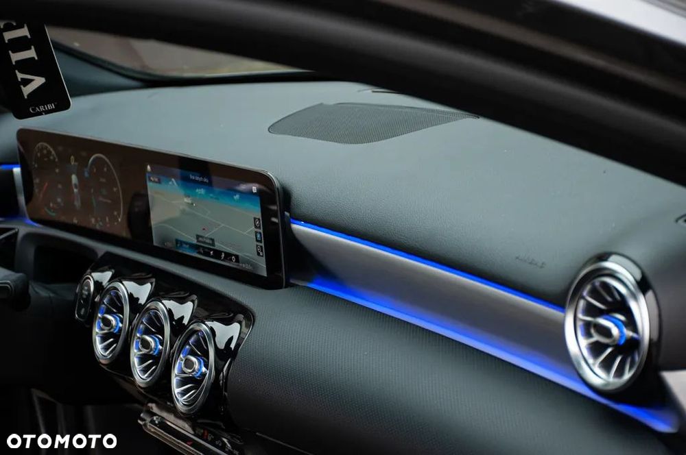 Mercedes-Benz Klasa A 180 d AMG Line 7G-DCT - 39