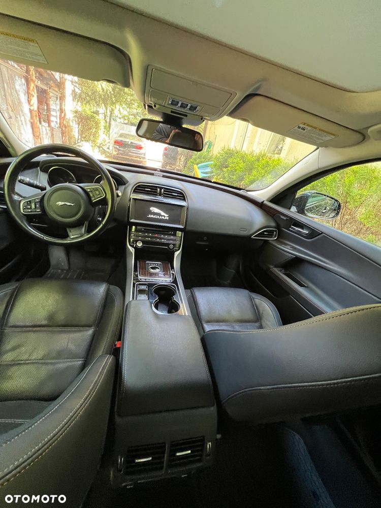 Jaguar XE S - 15