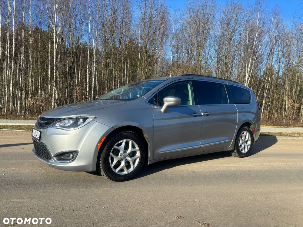 Chrysler Pacifica - 12