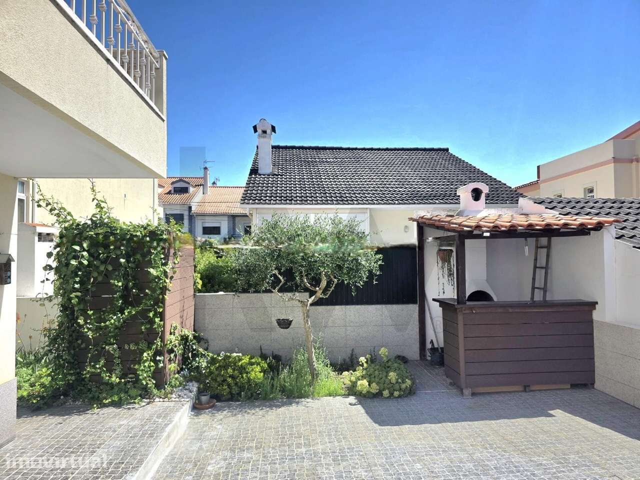Moradia T3 com Garagem, Quintal e Jardim – a 10 minutos das Praias - Grande imagem: 5/34