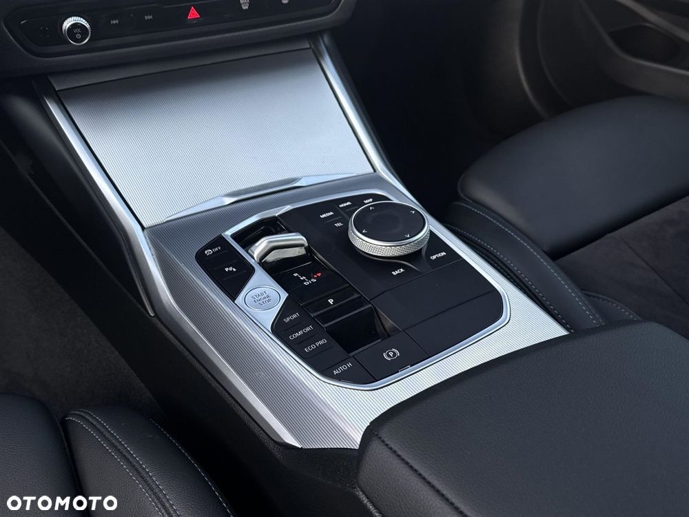 BMW Seria 3 320d xDrive - 12