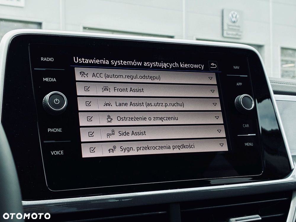 Volkswagen T-Roc - 18