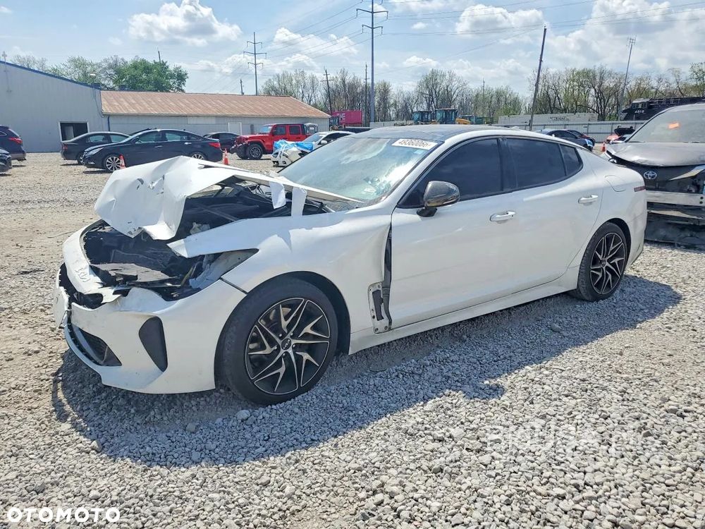 Kia Stinger - 10