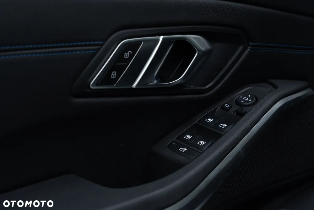 BMW Seria 3 318i M Sport - 10
