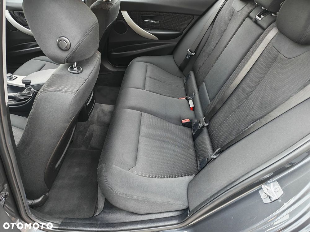 BMW Seria 3 320d - 26