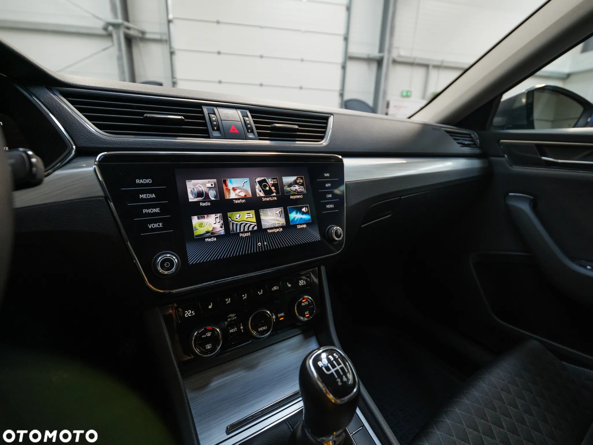 Skoda Superb 2.0 TDI SCR Ambition - 27